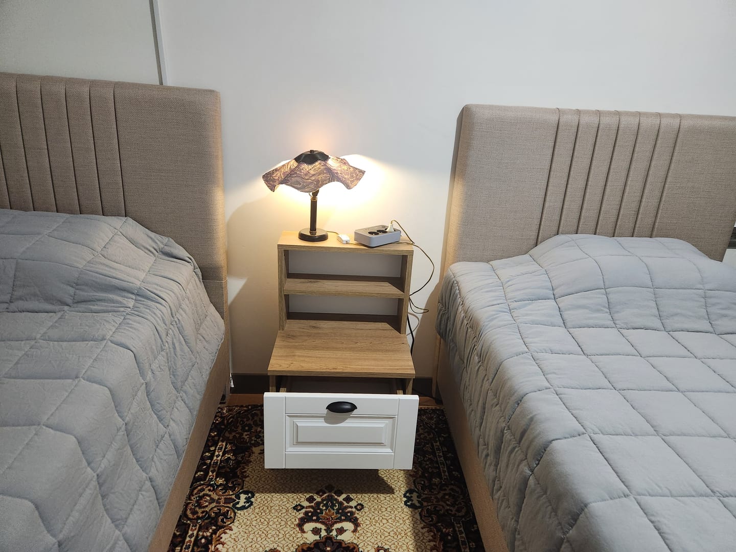 Customer photo review of Rani BD105 Komodin 2 Raflı Membran Çekmeceli Komodin Sepet Ceviz - Beyaz