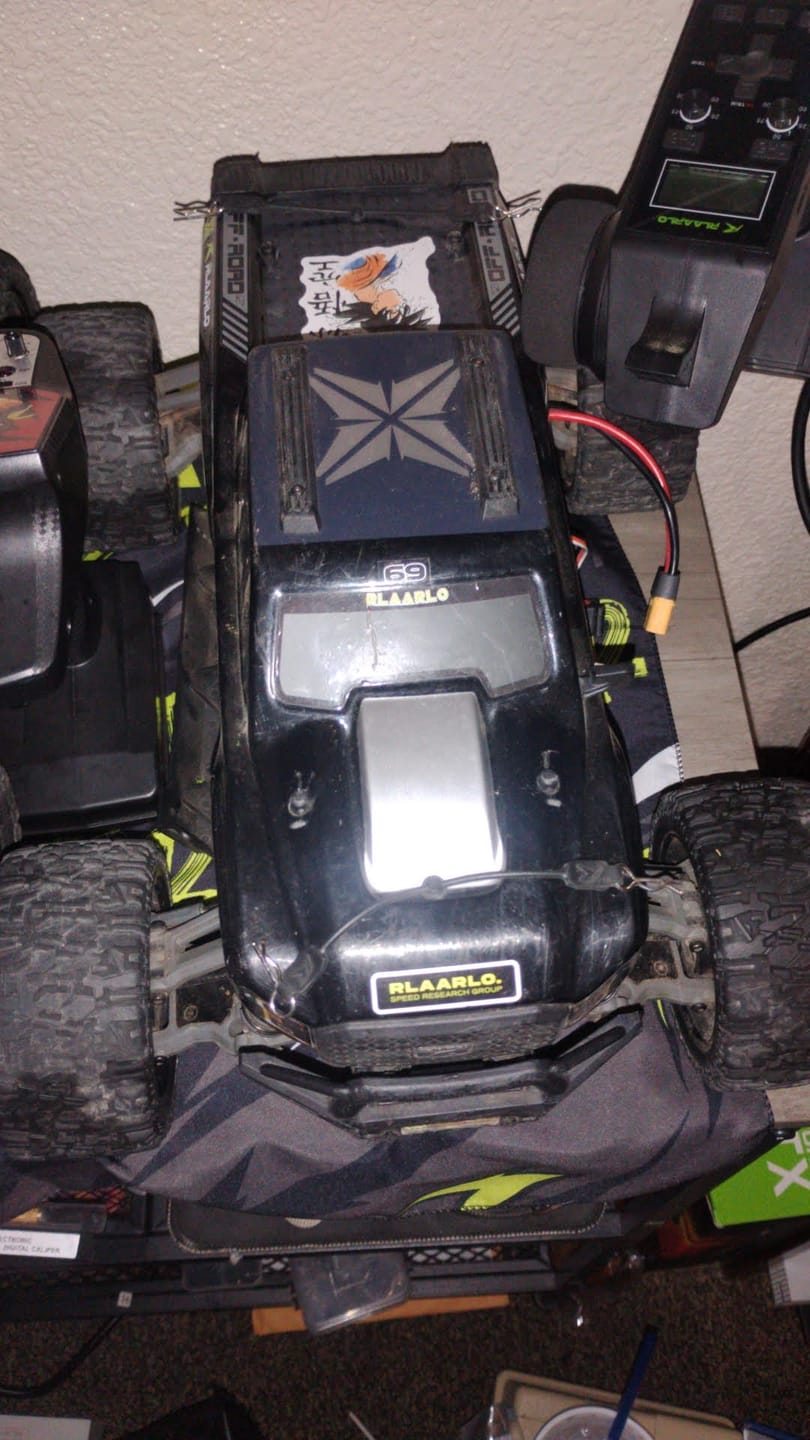 Customer photo review of Rlaarlo Omni-Terminator Carbon Fiber MINI 1:10 Scale RTR Brushless Monster Truck, RZ001B-C