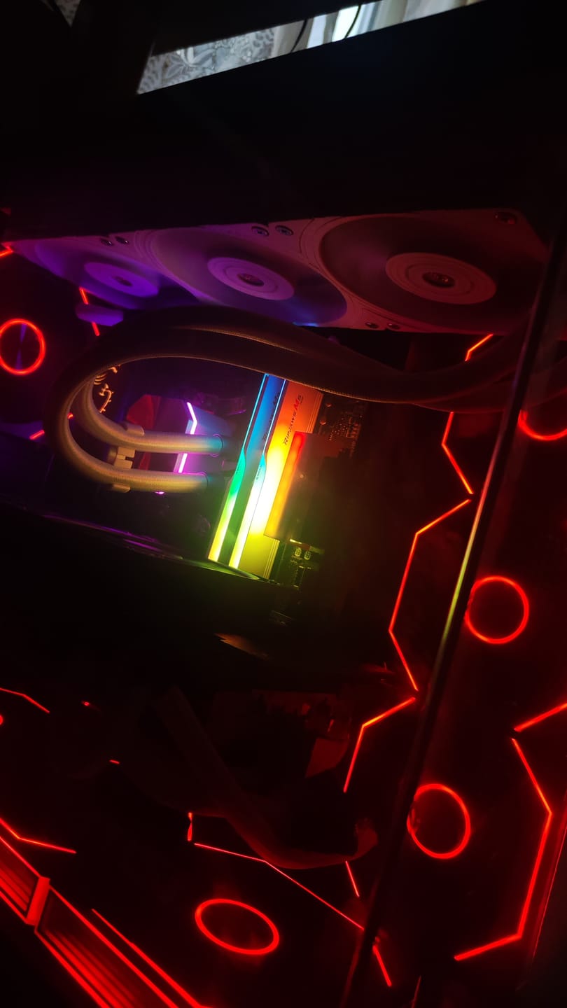 Customer photo review of ARES V2 Temperli Camlı Siyah 7*12cm ARGB Pwm Fan + Kumanda ATX Mid-T Gaming Oyuncu Kasası
