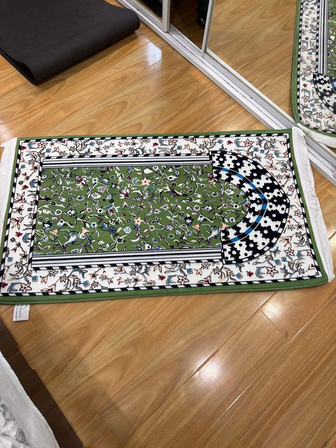 Customer photo review of Minbar Al Rawda Padded Prayer Mat