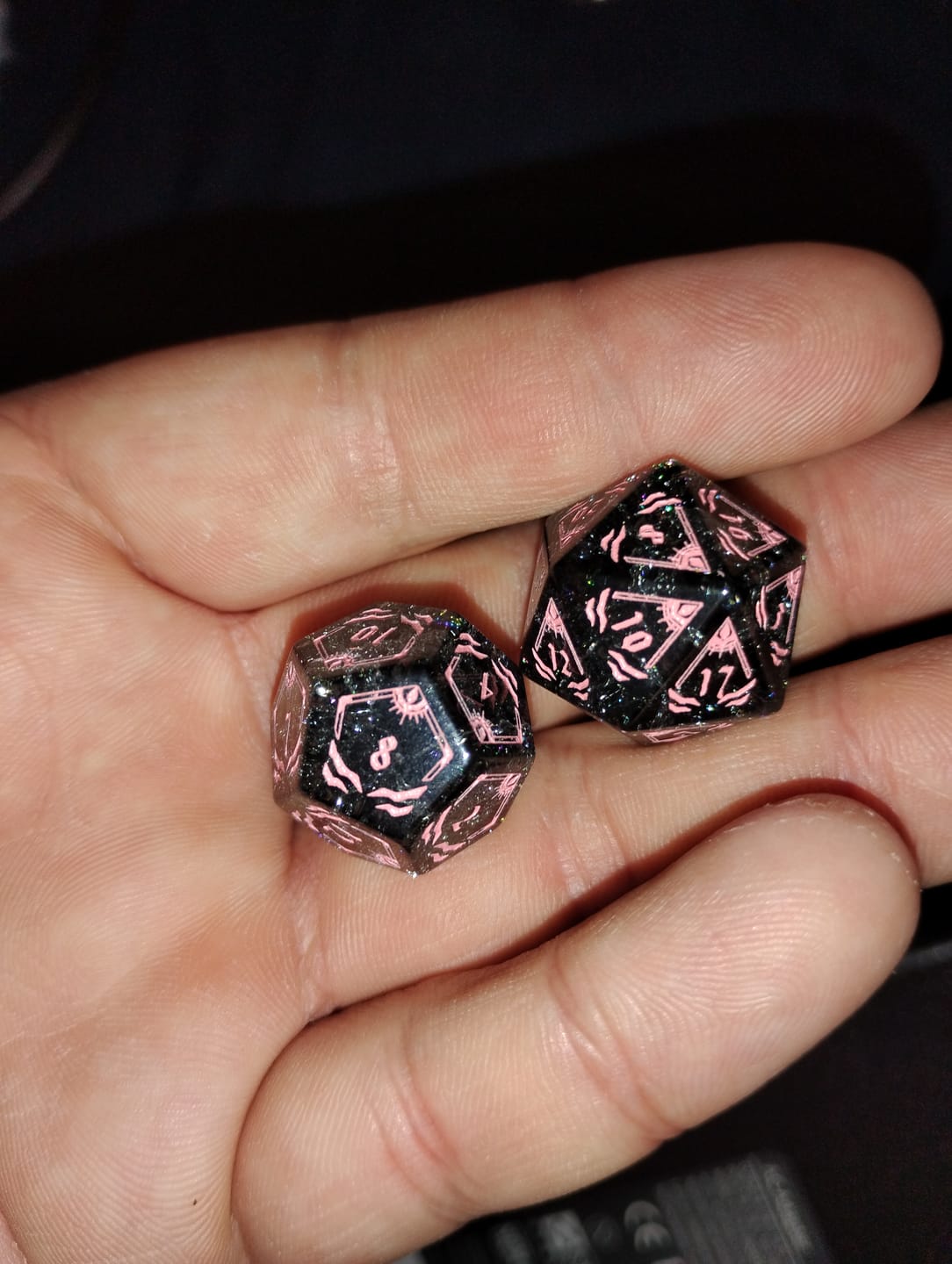 Customer photo review of PRE-ORDER | Mori Calliope Black Shattered Glass Dice Set | hololive English x MMG Exclusive