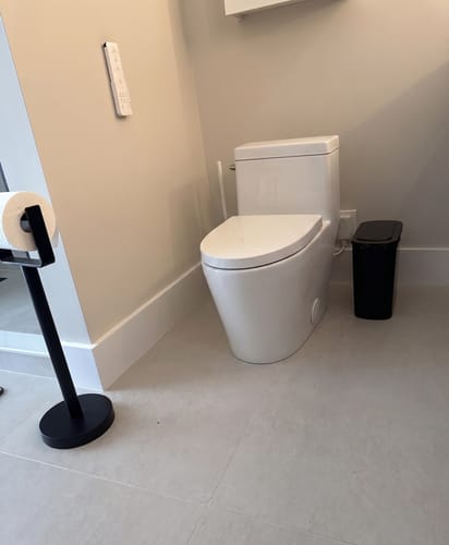 Customer photo review of Ystad -  One Piece Toilet with Single Flush Soft Closing Seat Concealed Tank Elongated Bowl Floor