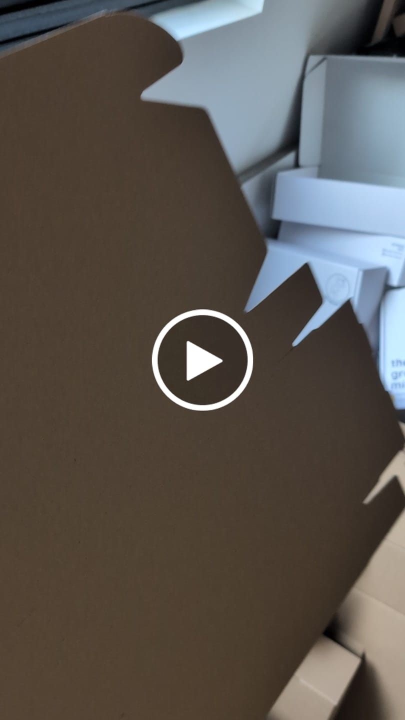 Customer video review of 250 x 170 x 52mm Tuck Front Brown Mailing Box B124