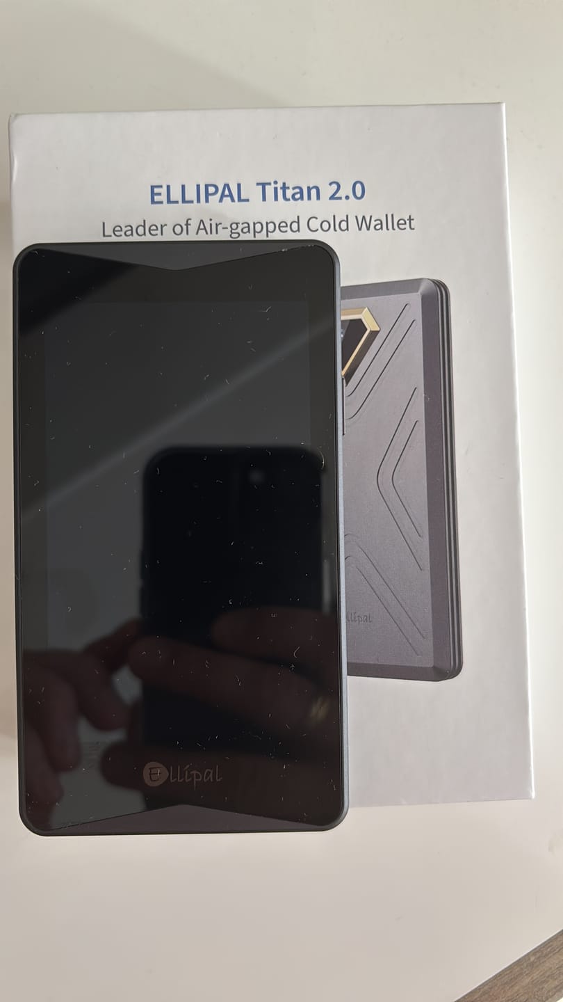 Customer photo review of ELLIPAL Titan 2.0 Cold Wallet