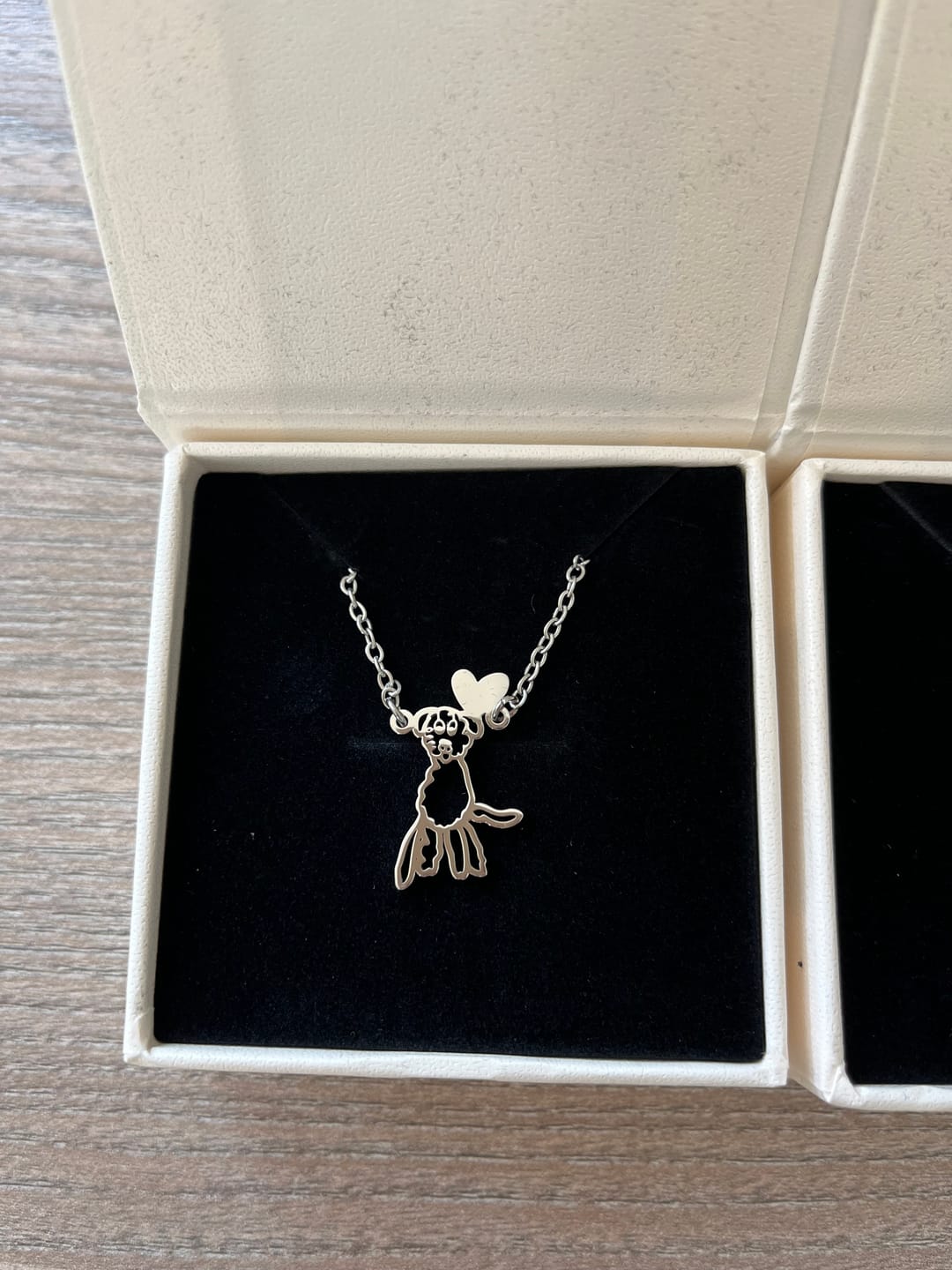 Customer photo review of Persönliche Kinderzeichnung als Halskette oder Anhänger in Gold