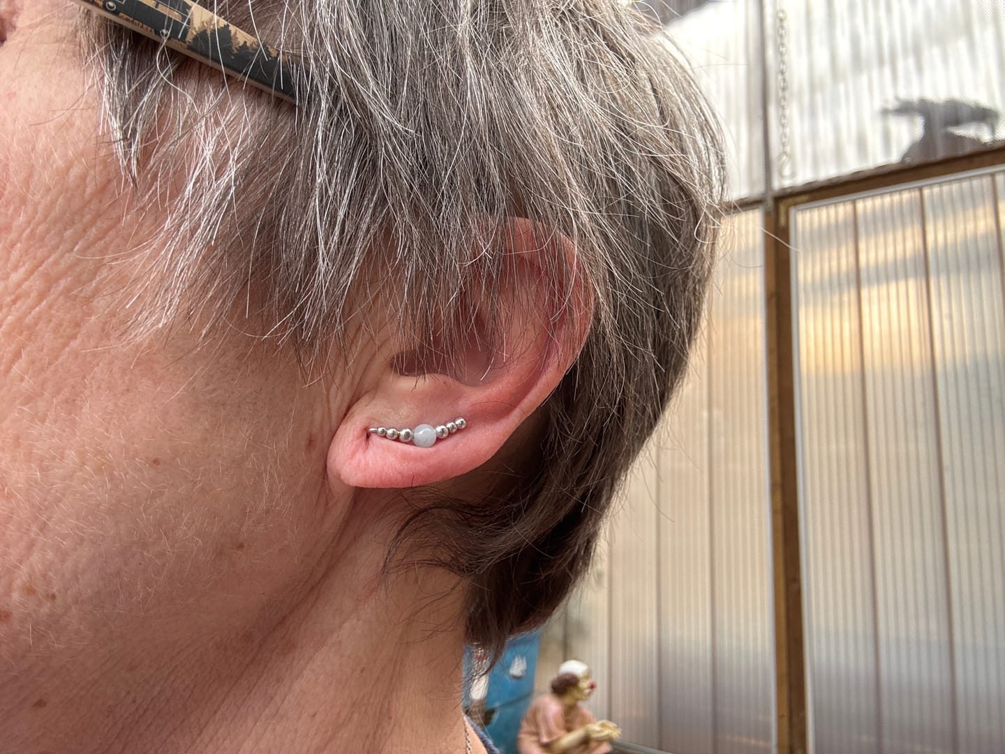 Customer photo review of Geburtsstein Ear Climber