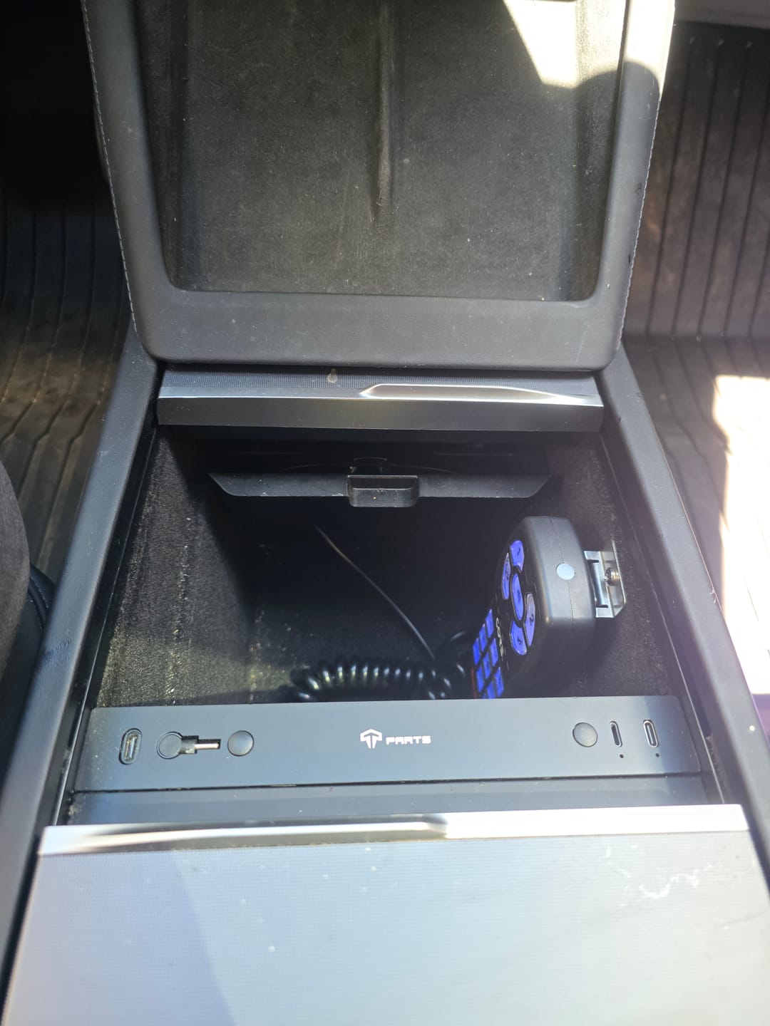 Customer photo review of Muti-Ports Hidden Center Console USB Charging Hub for Model 3/Y