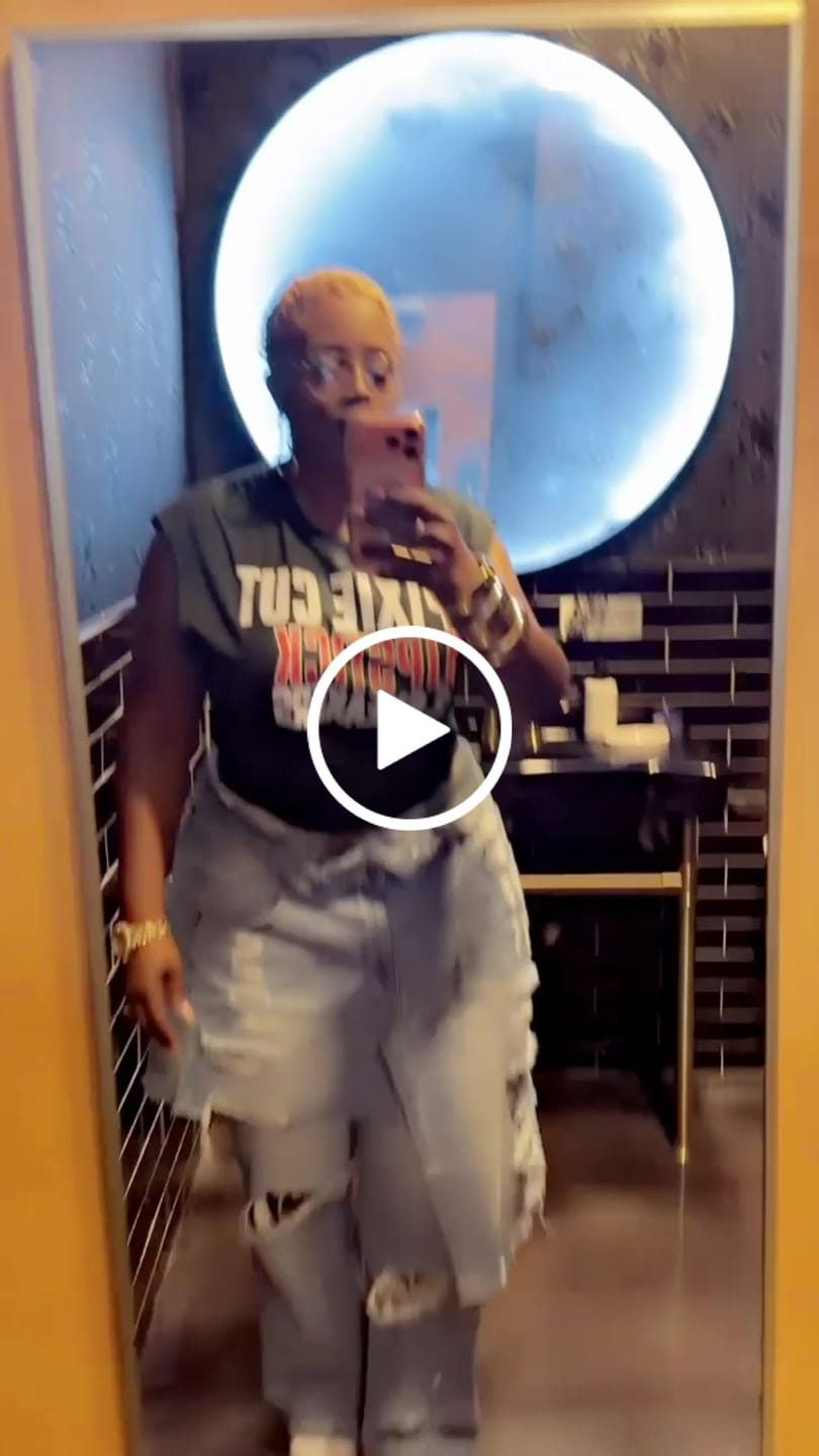 Customer video review of Pixie Cut, Lipsitck, & Heels Tshirt