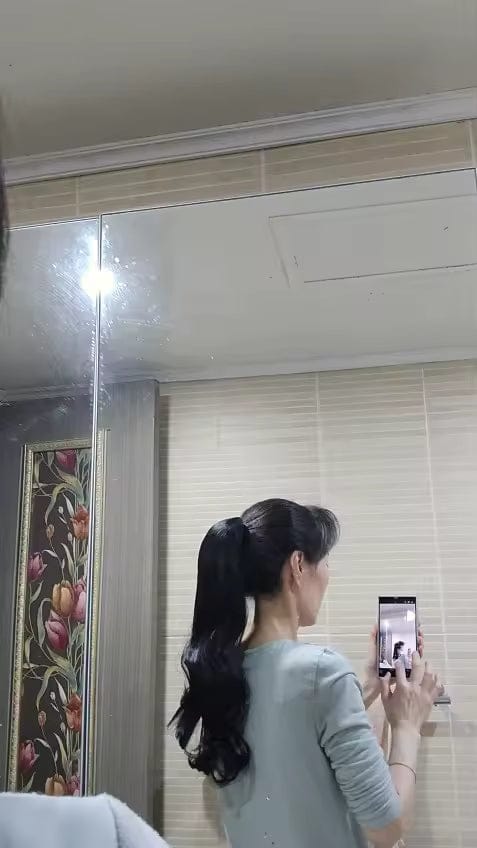 Customer photo review of Remy Ponytail Extension – Glatt