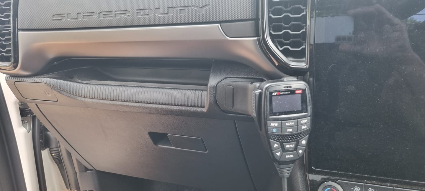 Customer photo review of UHF/Quadlock/Universal Dash Mount for Ford Ranger Super Duty IDMS