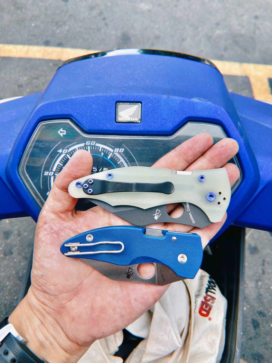 Customer photo review of Spyderco MicroJimbo Compression Lock Knife Blue G-10 (SC264GPCBL)
