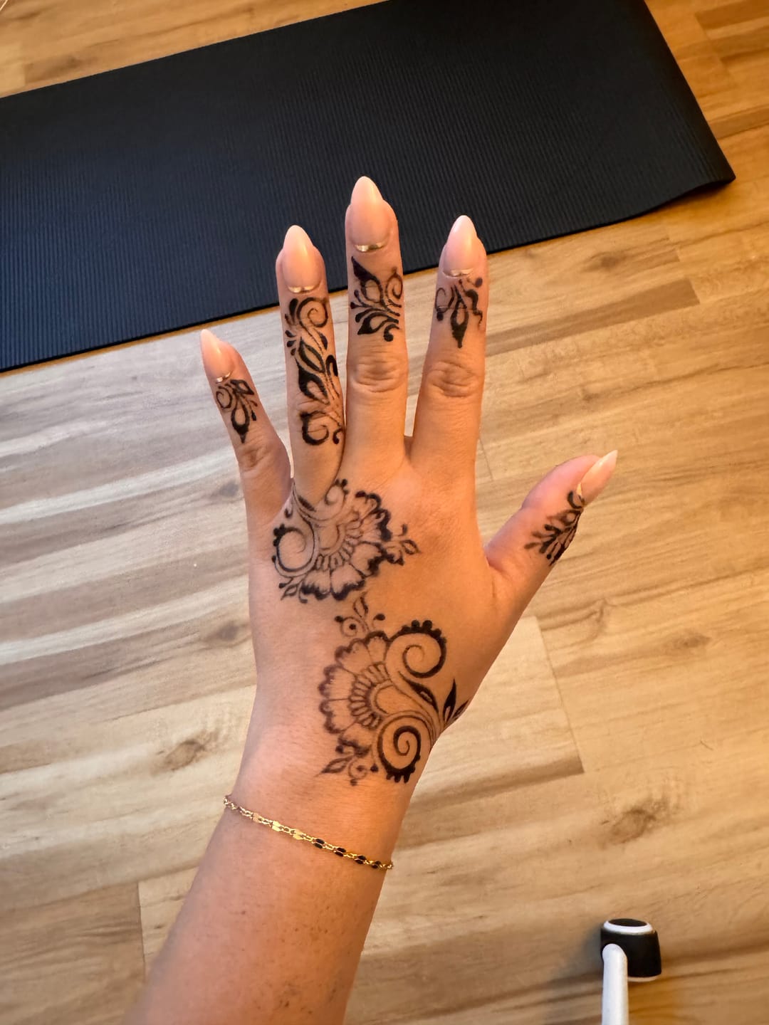 Customer photo review of Hengua Powder  Deep Brown to Near-Black Stains | Henna + Jagua Blend