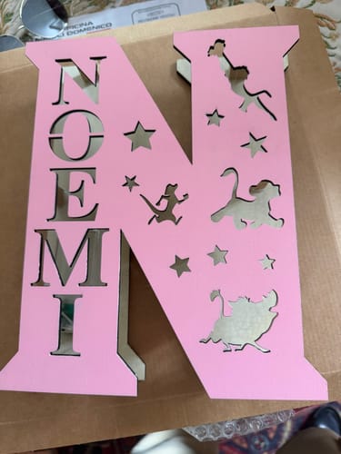 Customer photo review of Lampada in legno personalizzata a forma di lettera con favole