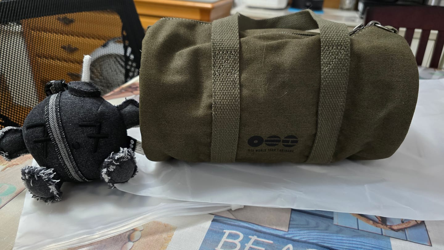 Customer photo review of BTS - ARIRANG WORLD TOUR OFFICIAL MD OFFICIAL LIGHT STICK BAG