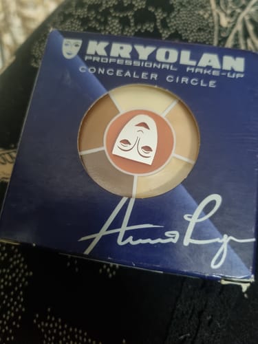 مراجعة بالصور من عميل لمنتج Kryolan Concealer Palette - Professional Full Coverage Makeup