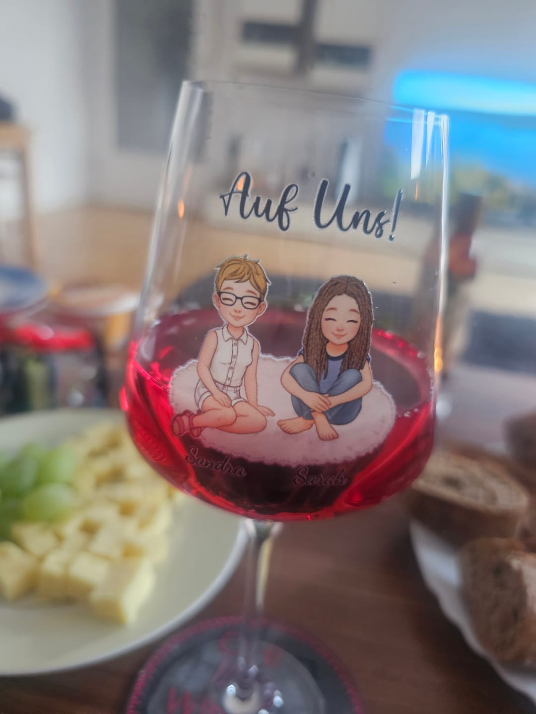 Customer photo review of Auf uns - Personalisiertes Weinglas für beste Freundinnen