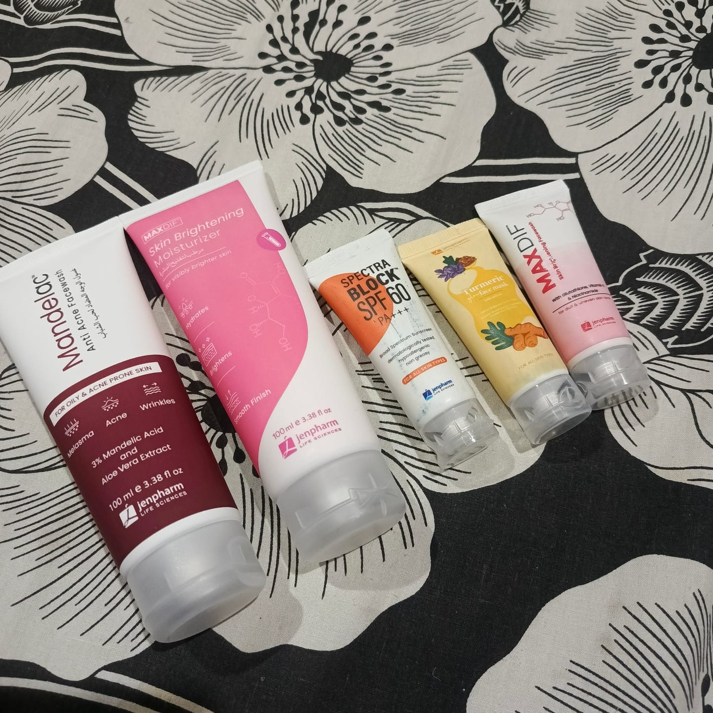 Customer photo review of Maxdif Brightening Moisturizer