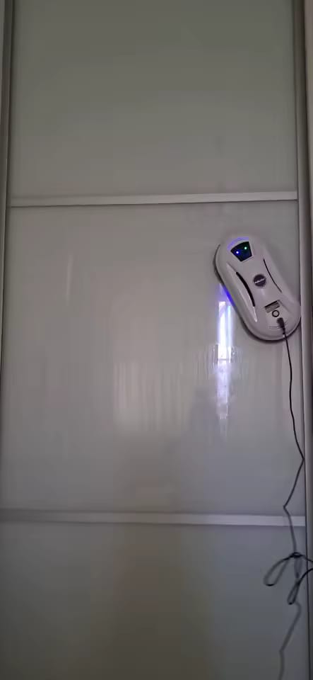 Customer photo review of Ultra Thin Window Cleaning Robot with Remote Control