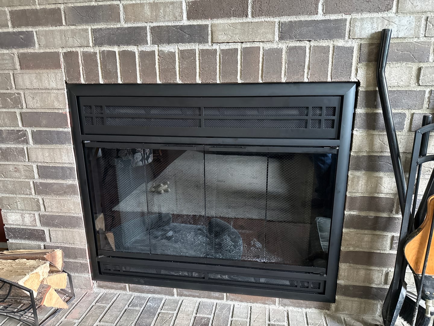 Customer photo review of Brookfield Deluxe – Magnetic Prefab Fireplace Glass Doors with Overlay Vent Cover Design | Custom