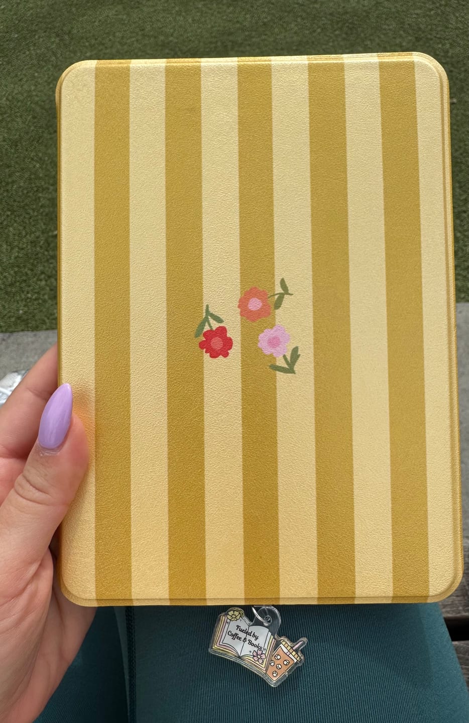 Customer photo review of Mellow Yellow - Kindle Case