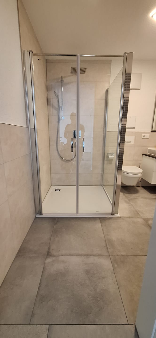 Customer photo review of Eckdusche Duschkabine mit Pendeltür, 6mm ESG, Klarglas - Tür 115cm, Höhe: 195cm