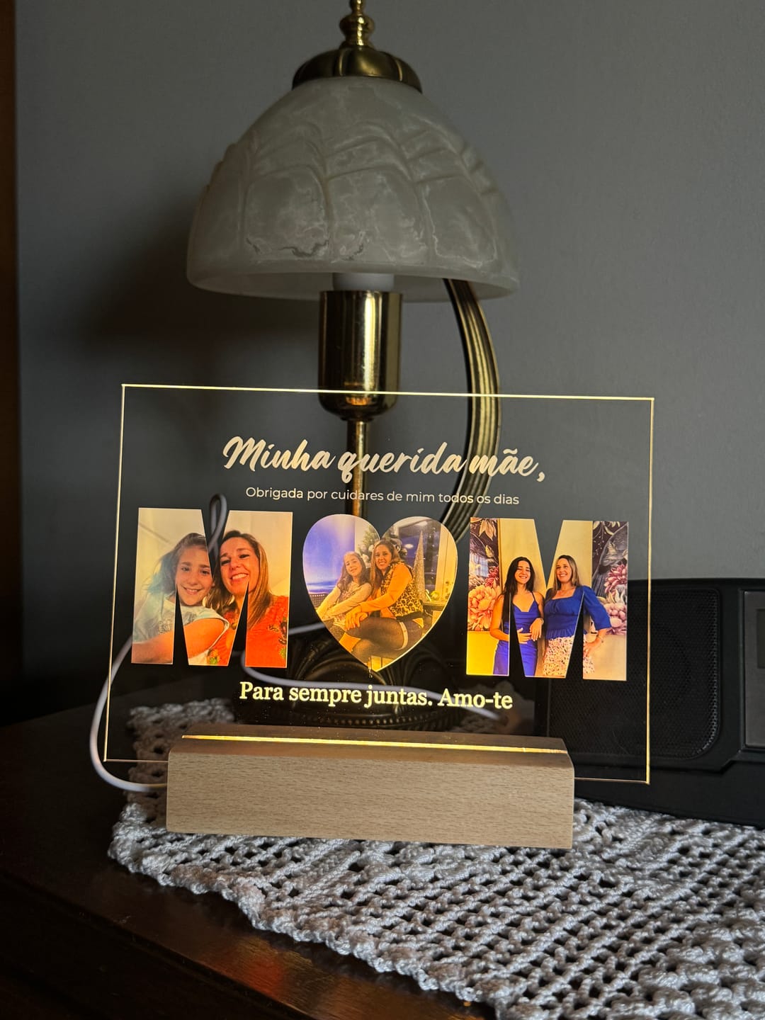 Customer photo review of Placa "M-❤️-M" c/ 3 Fotografias - Dia da Mãe