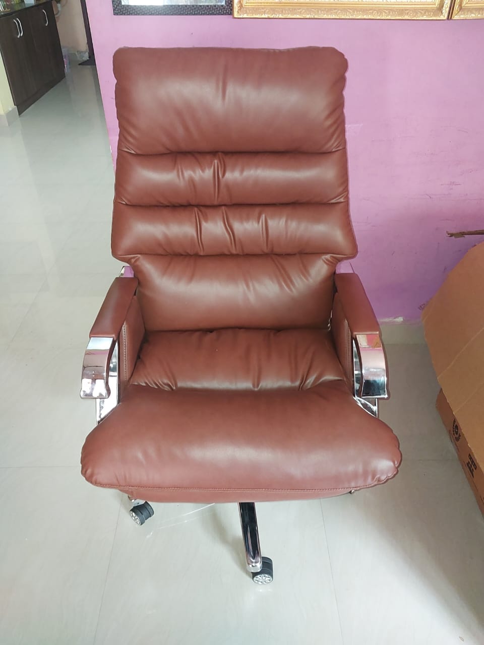Customer photo review of Ettorez Fortuna High-Back Executive Leatherette Chair