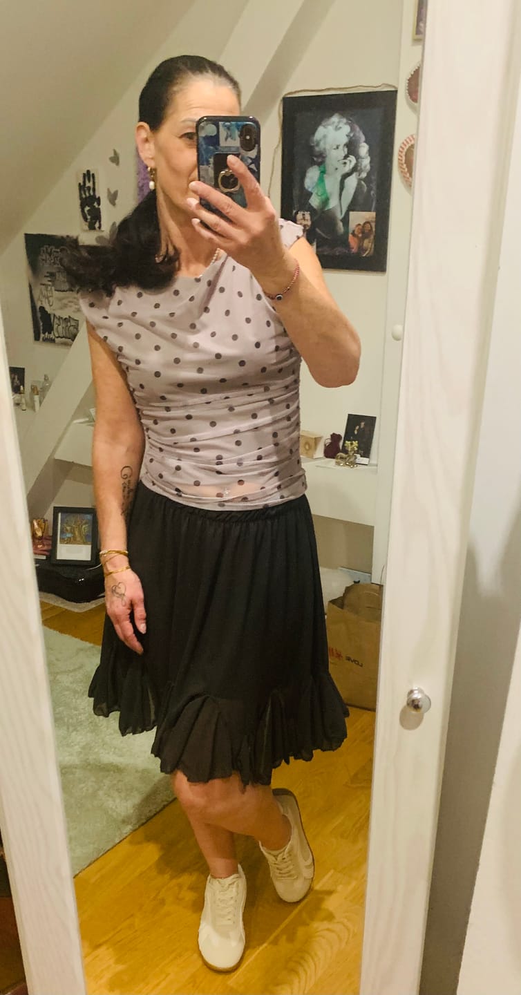 Customer photo review of "Luna Dots Live Special" Top mit seitlicher Raffung - mocca/ schwarz