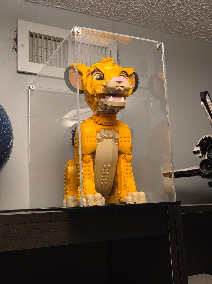 Customer photo review of Display Case for LEGO® 43247 Disney™ Young Simba the Lion King