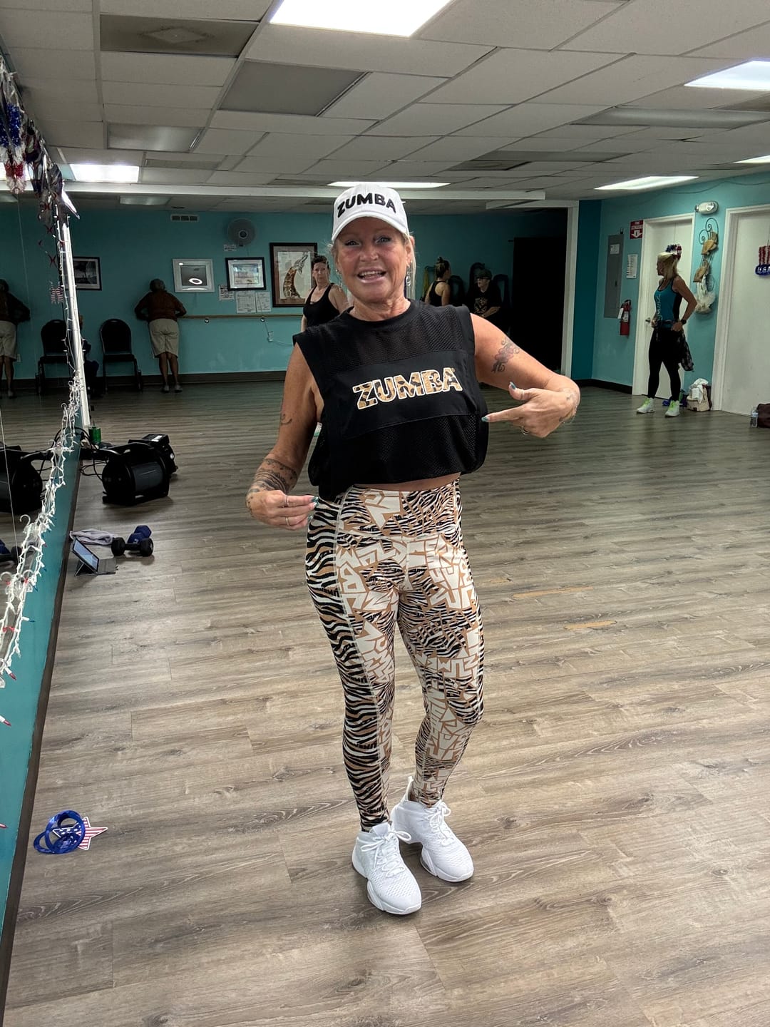 Customer photo review of Wildbeat Z-Lift High Waisted Ankle Leggings With Side Panel