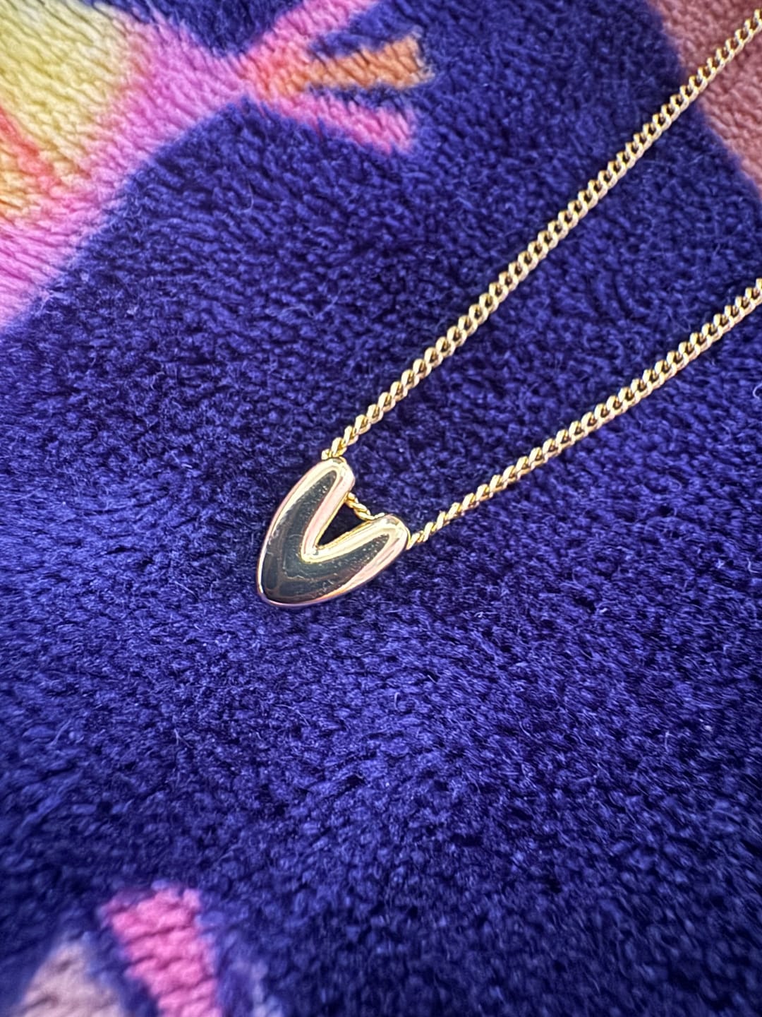 Customer photo review of Collar Dorado Inicial Mini Bubble