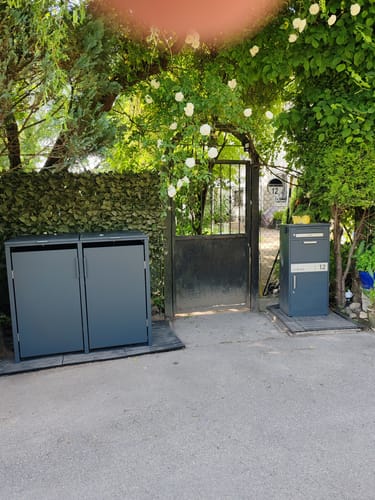 Customer photo review of Moderne Mülltonnenbox MB3 | Anthrazit (RAL7016) | stabil & pulverbeschichtet | 2er-Box