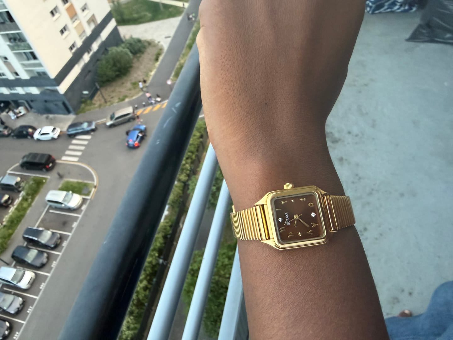 Customer photo review of LA CASUAL BROWN MONTRE DORÉ AVEC CHIFFRES ARABES