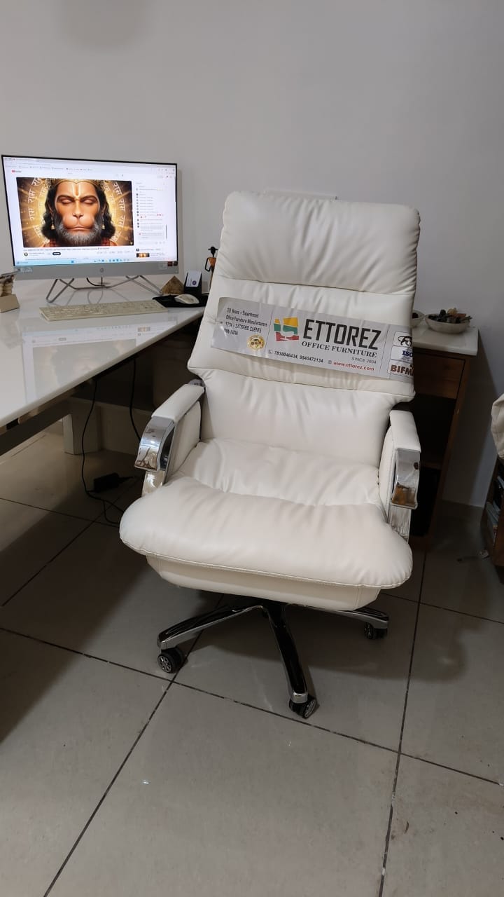 Customer photo review of Ettorez Fortuna High-Back Executive Leatherette Chair