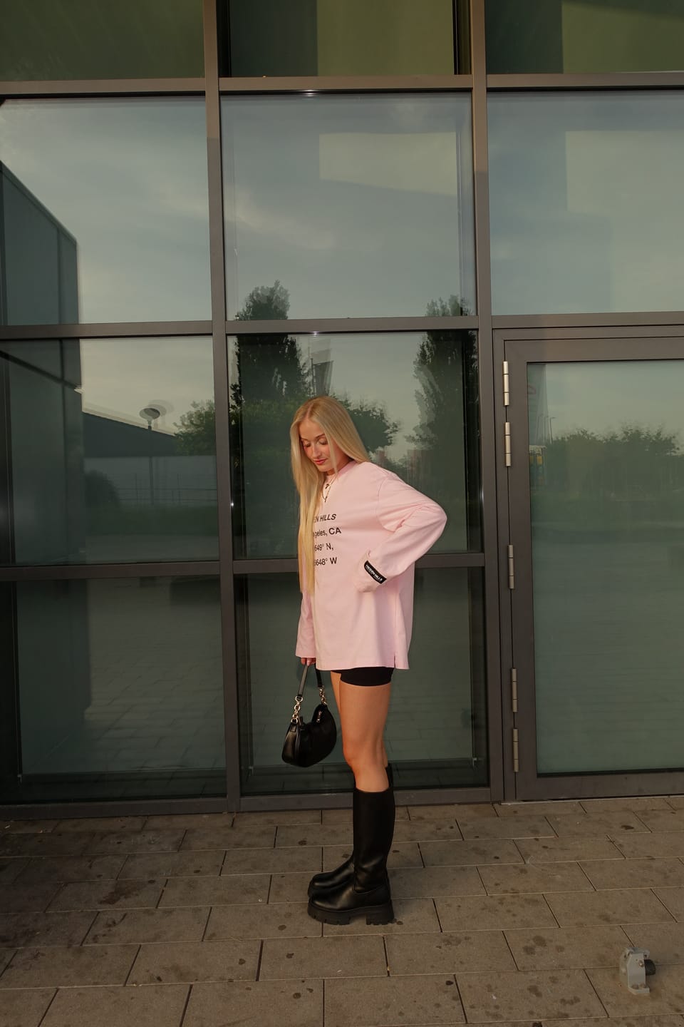 Customer photo review of VINTAGE LOGO LONGSLEEVE T-SHIRT LIGHT PINK