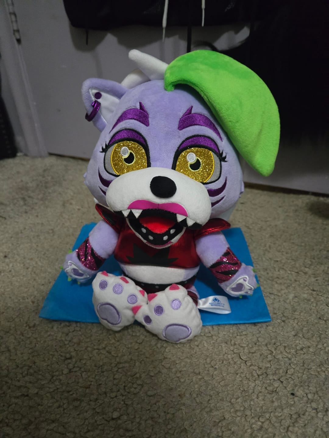 Customer photo review of Five Nights at Freddy's - Roxanne Wolf Collector's Plush