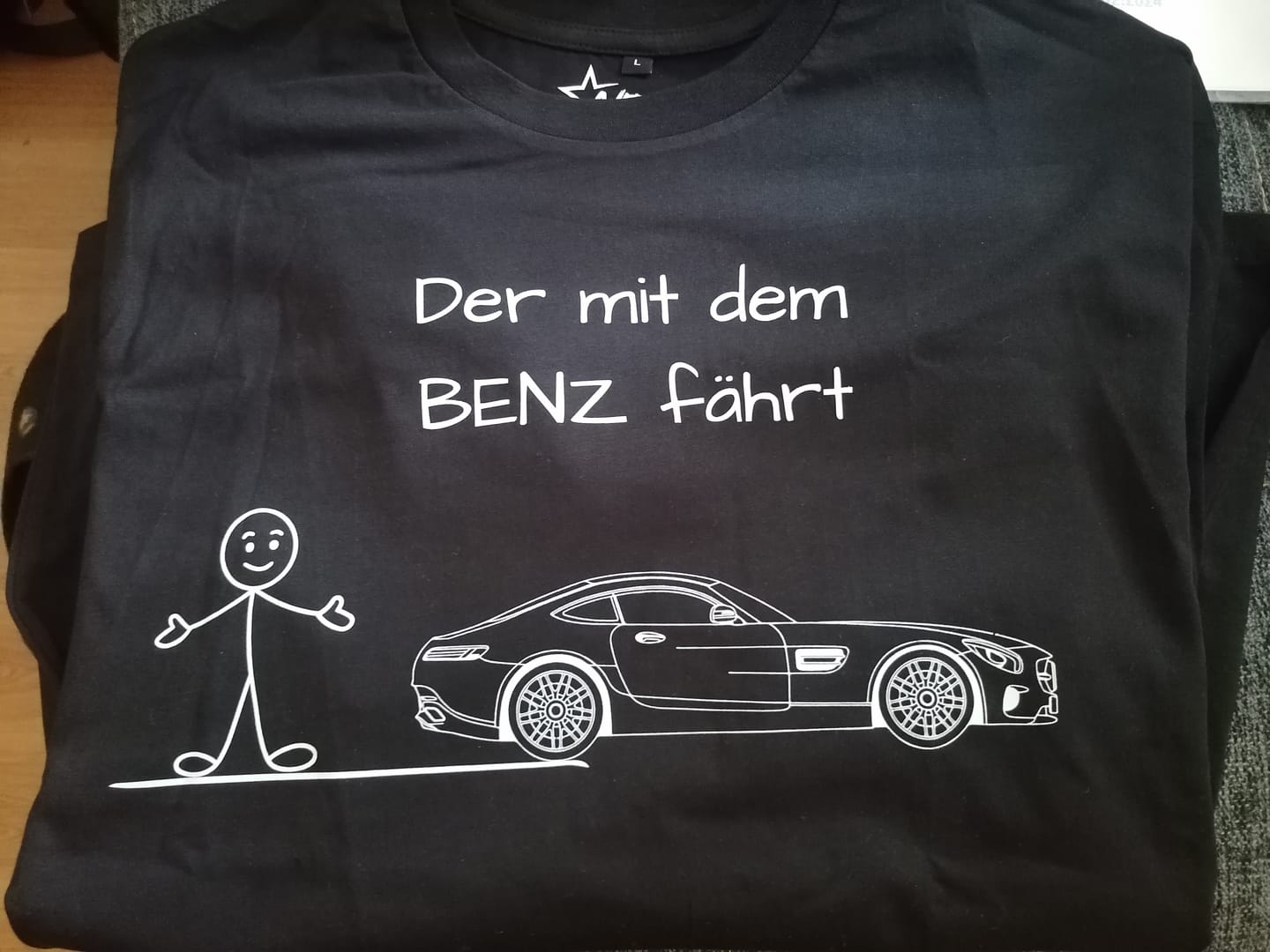 Customer photo review of DER MIT DEM BENZ - Premium T-Shirt