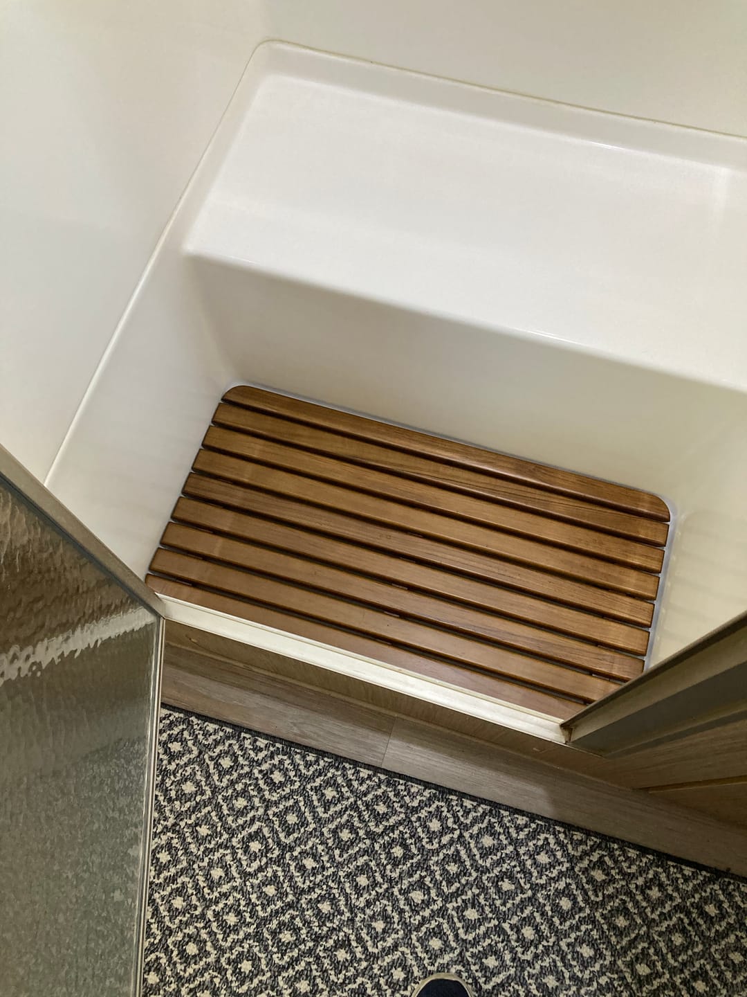 Customer photo review of 25RB / 28RB / 30RB Rectangle Airstream Teak Shower Mat