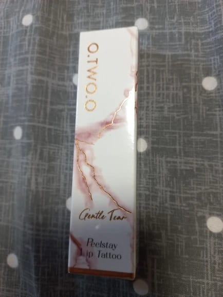 Customer photo review of O.TWO.O PEELSTAY LIP TATOO