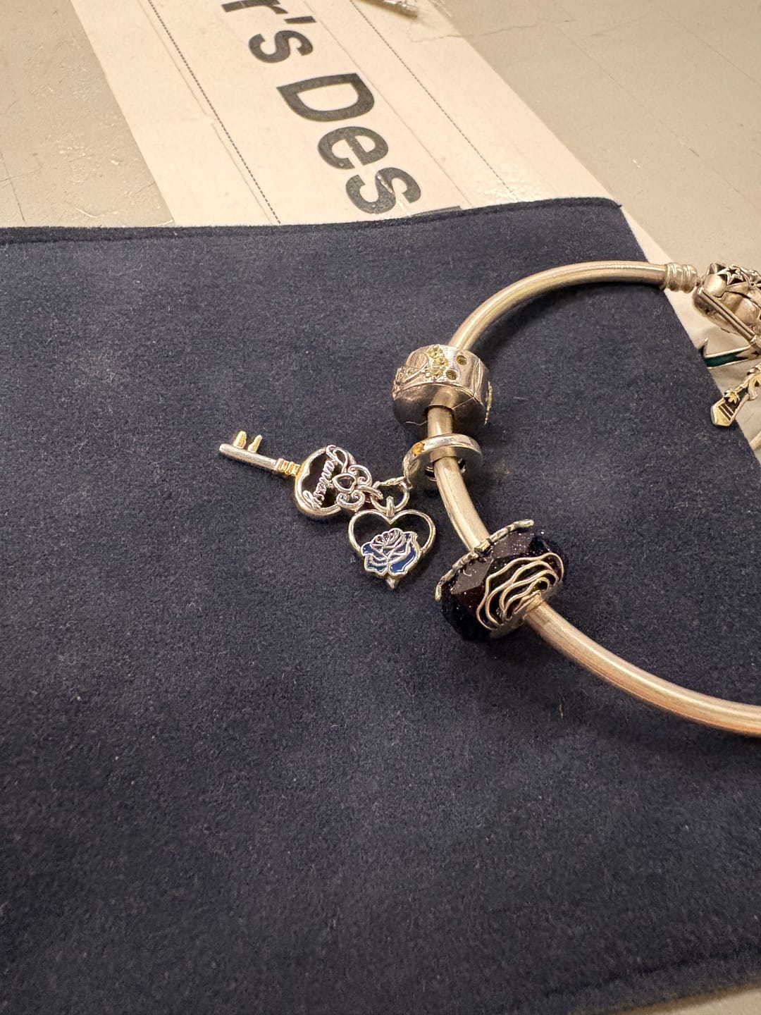Customer photo review of Ateez PROJECT A-Z In Your Fantasy charms