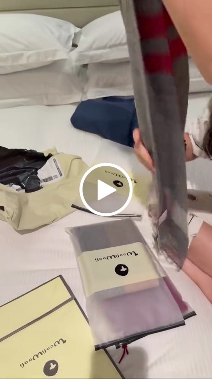 Customer video review of 2026 Australia Made 100% Merino Wool Scarf | Solid Colour - Burgundy Red