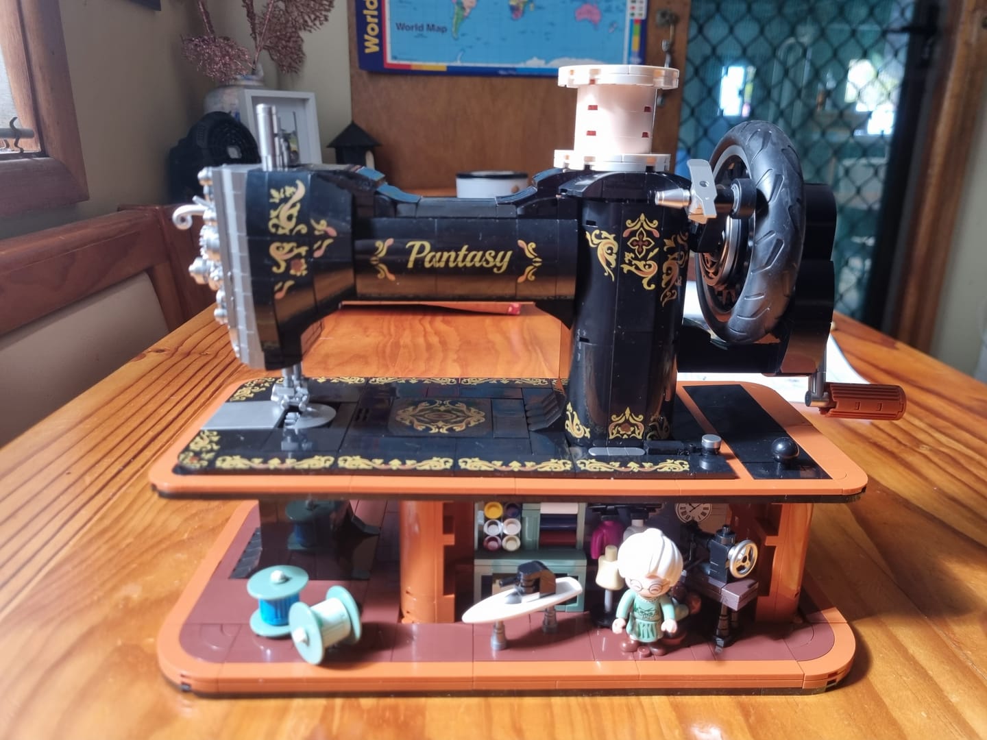 Customer photo review of Pantasy Hand Crank  Sewing Machine 85028