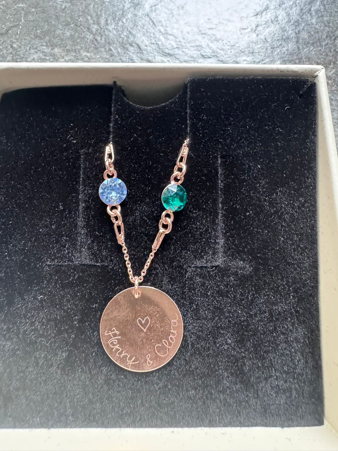 Customer photo review of Halskette mit Geburtsstein und Gravur