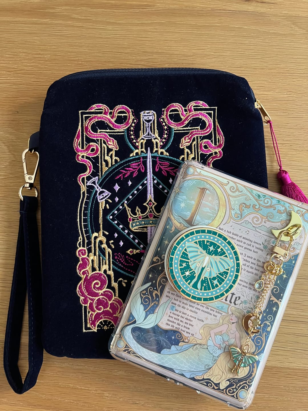 Customer photo review of Serpents & Swords eReader Sleeve - Blue