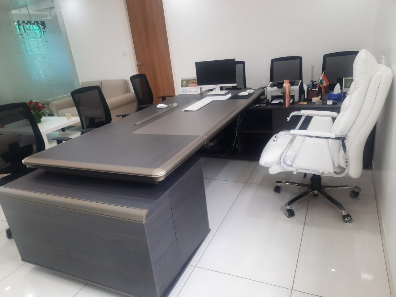 Customer photo review of Ettorez Fortuna High-Back Executive Leatherette Chair