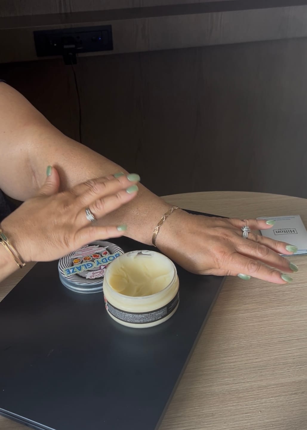 Customer photo review of BODY GLAZE: SIAMA