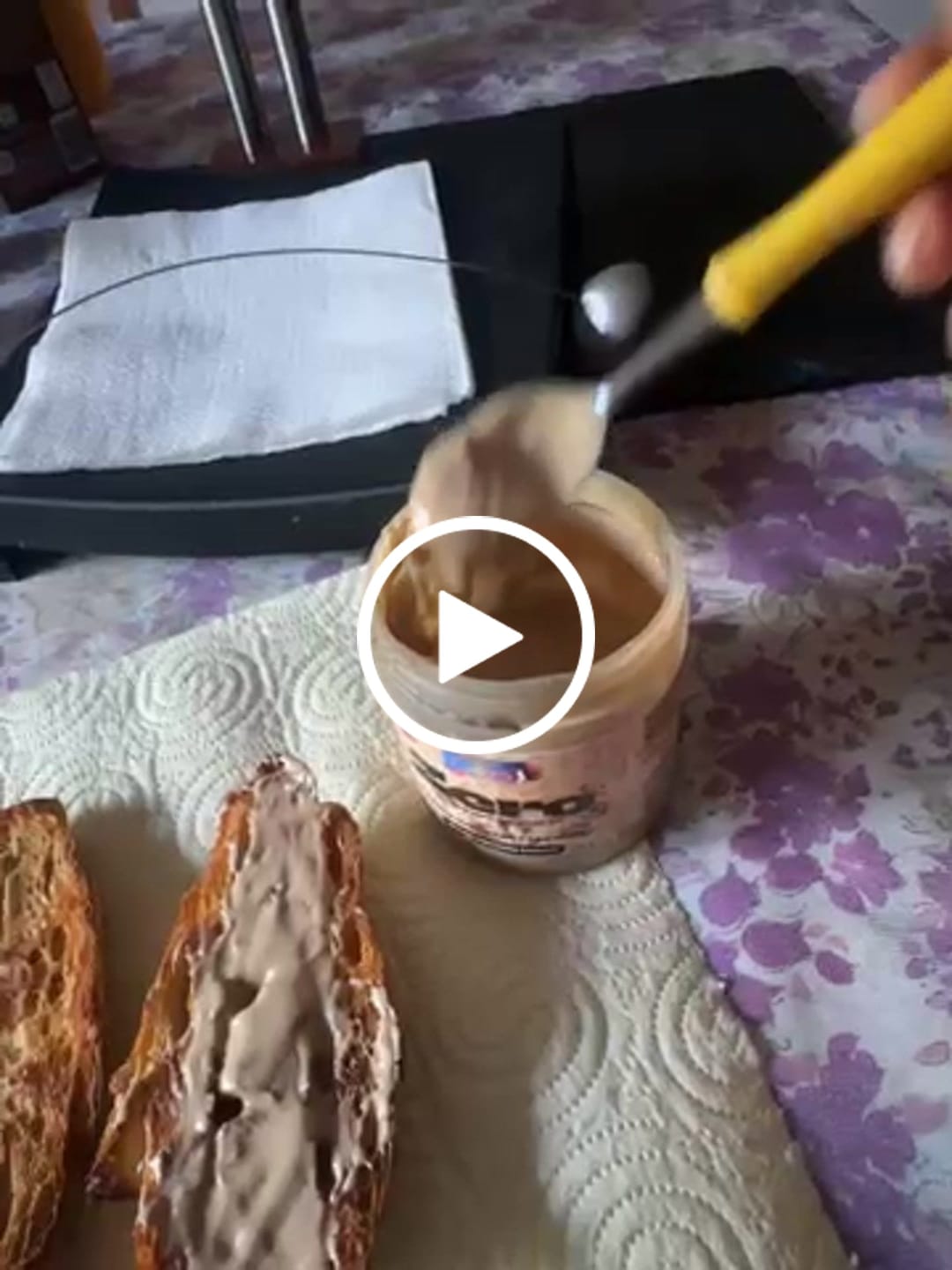 Customer video review of Crema proteica gusto nocciola bianca