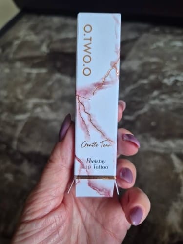 Customer photo review of O.TWO.O PEELSTAY LIP TATOO