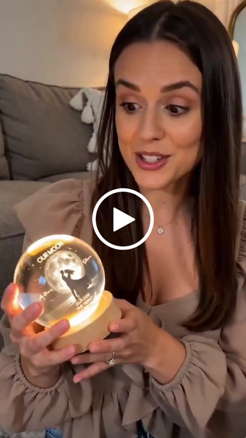 Customer video review of Moonphase Couple Kissing Under the Moonlight – Personalized Crystal Ball LED Night Light – Romantic Keepsake Gift for Husband, Wife, and Couples