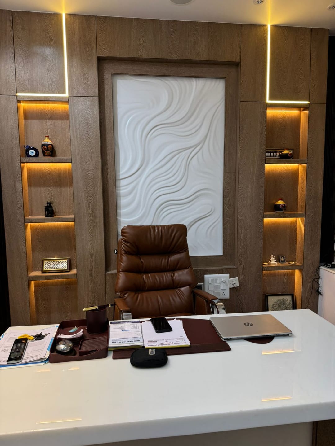 Customer photo review of Ettorez Fortuna High-Back Executive Leatherette Chair